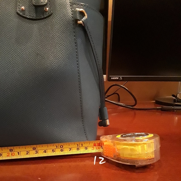 Michael Kors East West Voyager Tote Bag - Picture 6 of 16